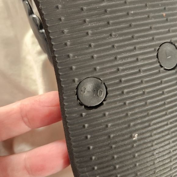 Kate Spade Denise Flip Flops Women's US 9-10 Gold Charm Bow Shoes Black - Picture 5 of 8